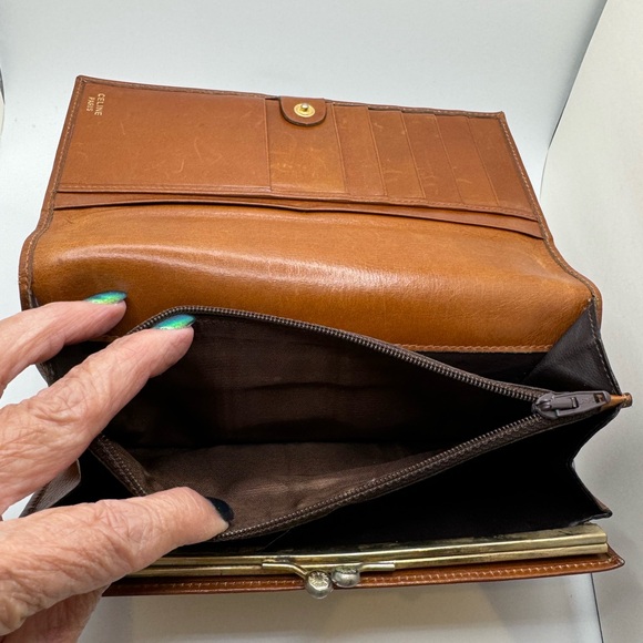 Celine- authentic leather long wallet - kiss lock change compartment - brown - Picture 5 of 12